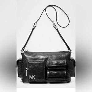 MICHAEL Michael Kors
Dakota Medium Pocket Leather Shoulder Bag